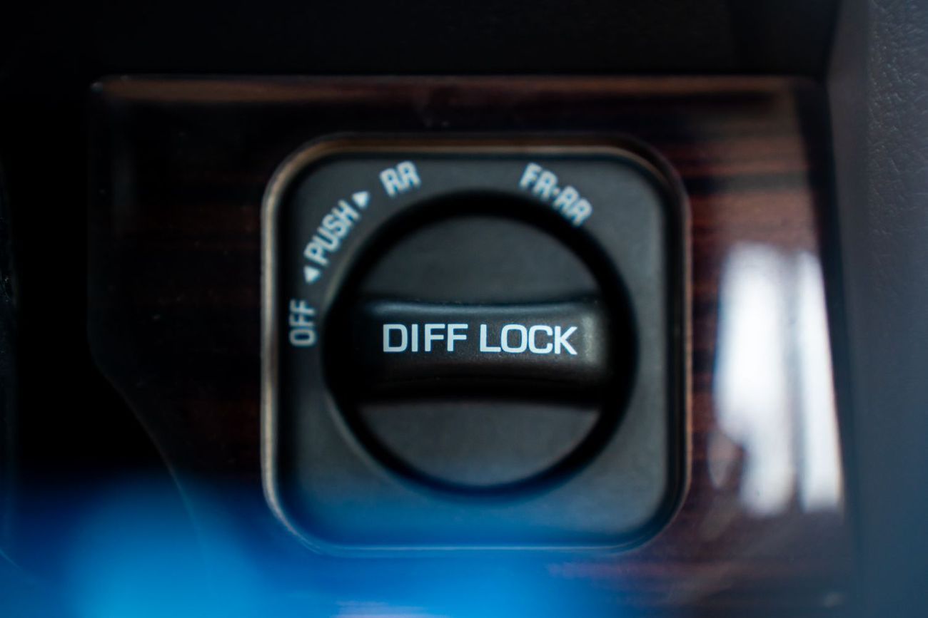 تويوتا لاند كروزر Toyota Land Cruiser Pickup LC79  S-C (4.0L  P A-T M-2025