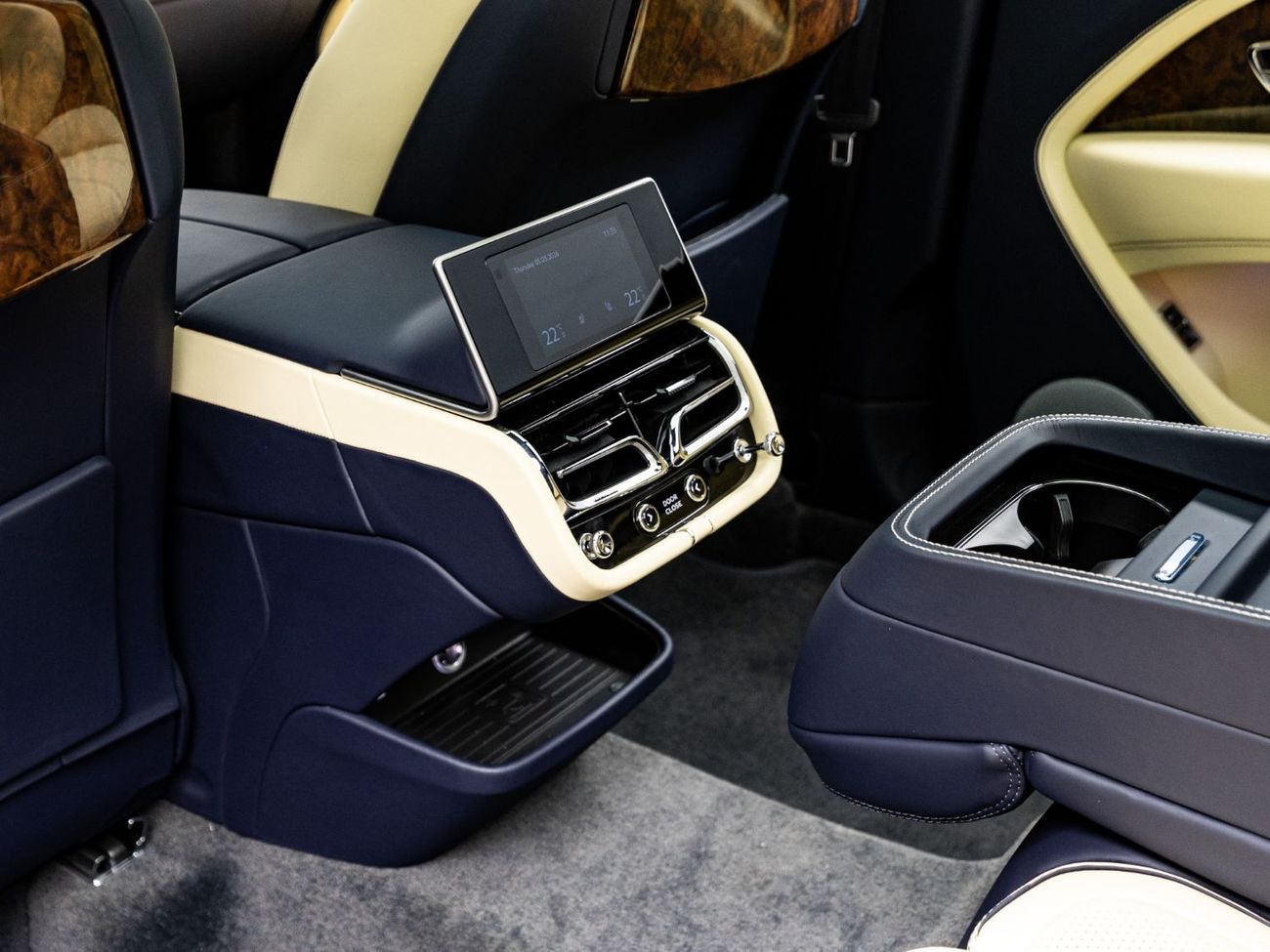 Bentley Bentayga Azure 4.0T The BEST Ramadan Offer in the UAE - Limited Time Only! Bentley Warranty, Low KM's, GCC