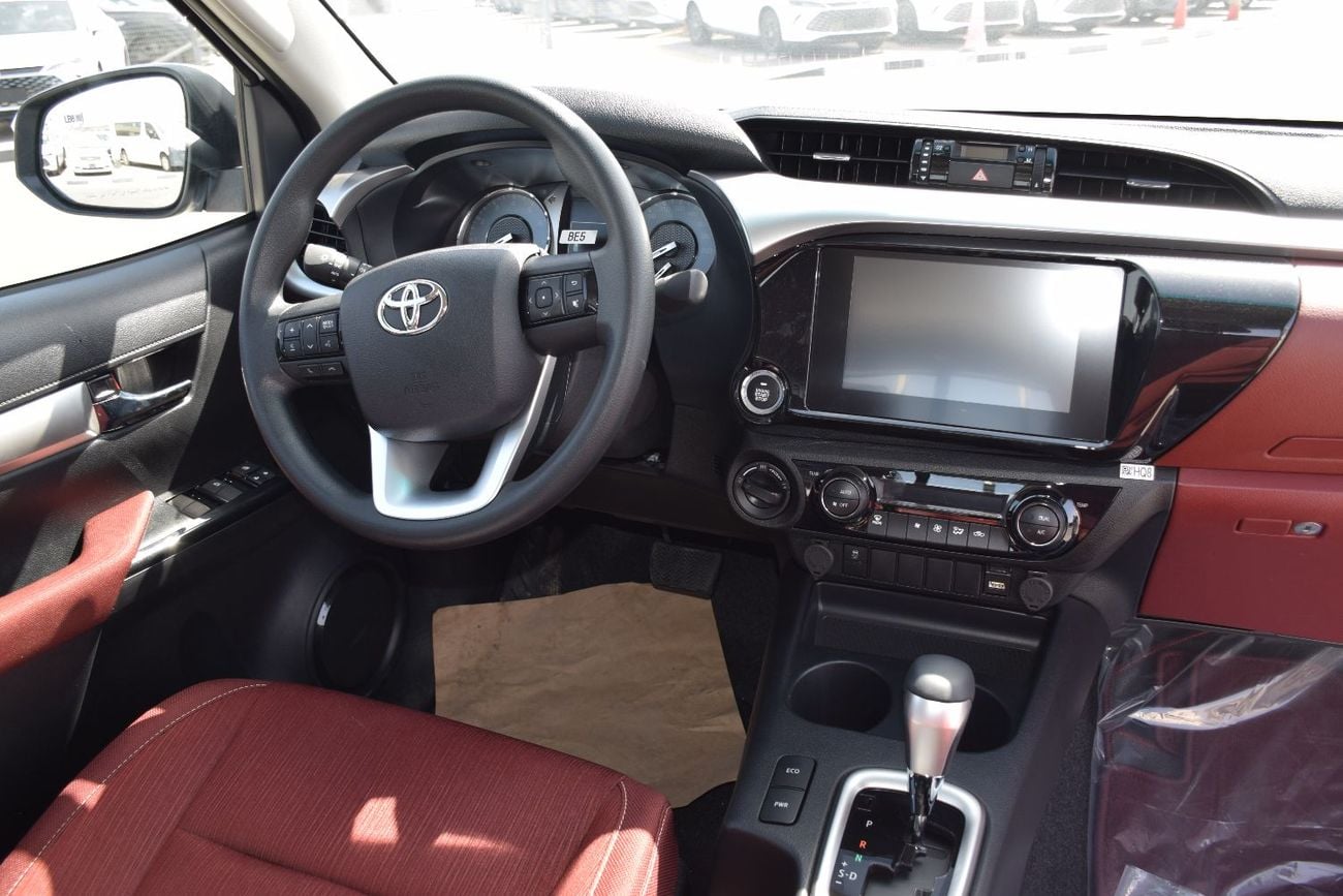 تويوتا هيلوكس 2.7L (4x4) Petrol SR5