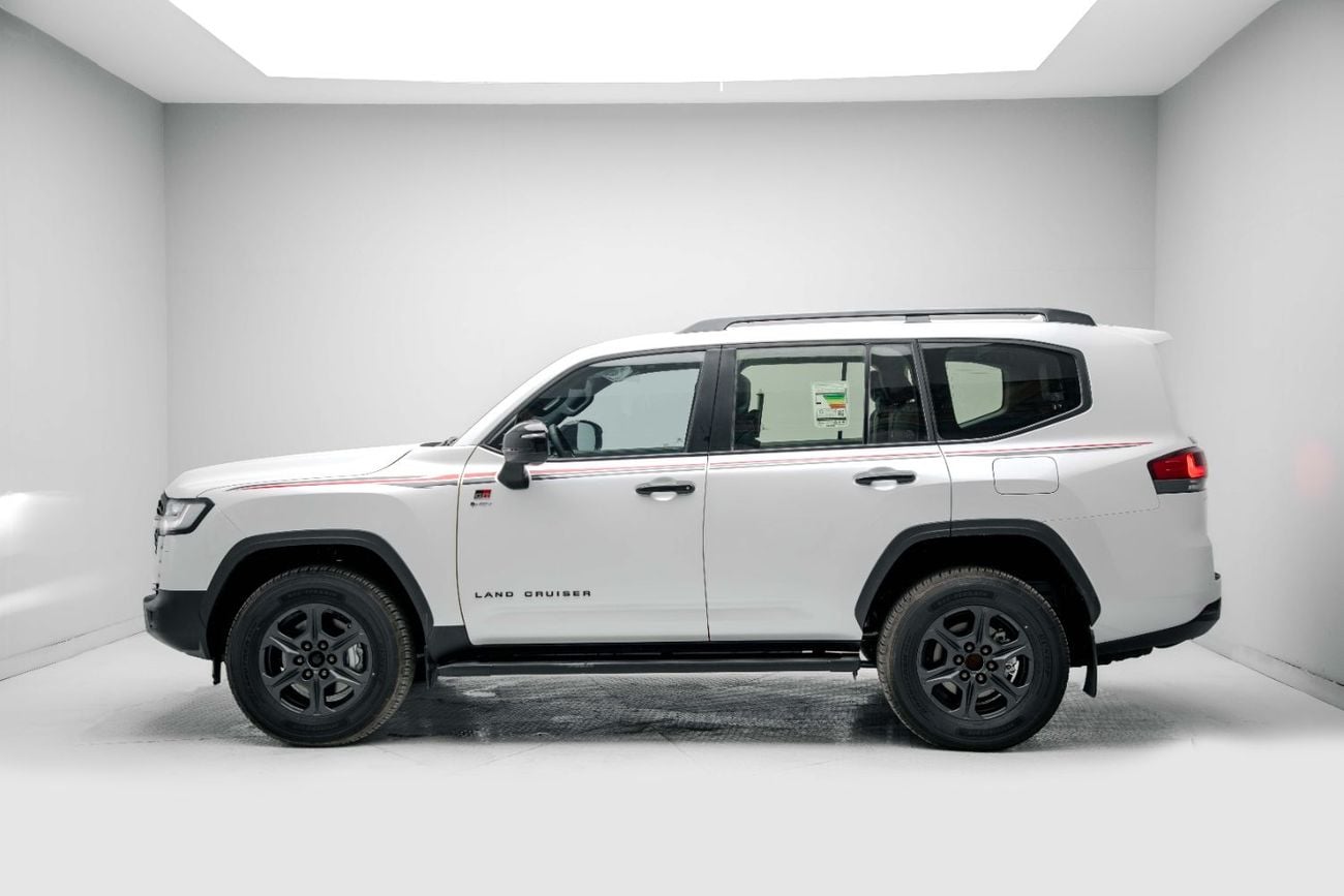 تويوتا لاند كروزر LC300 GR Sport 3.5L Hybrid - Precious White Inside GRS Black & Dark Red | Export