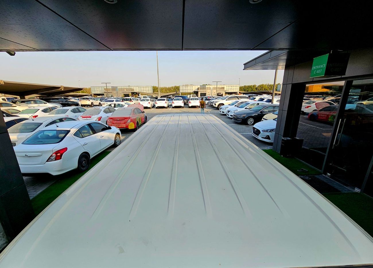 تويوتا هاياس CARGO / GCC / PETROL / MANUAL / STANDARD ROOF/ LOT#124282