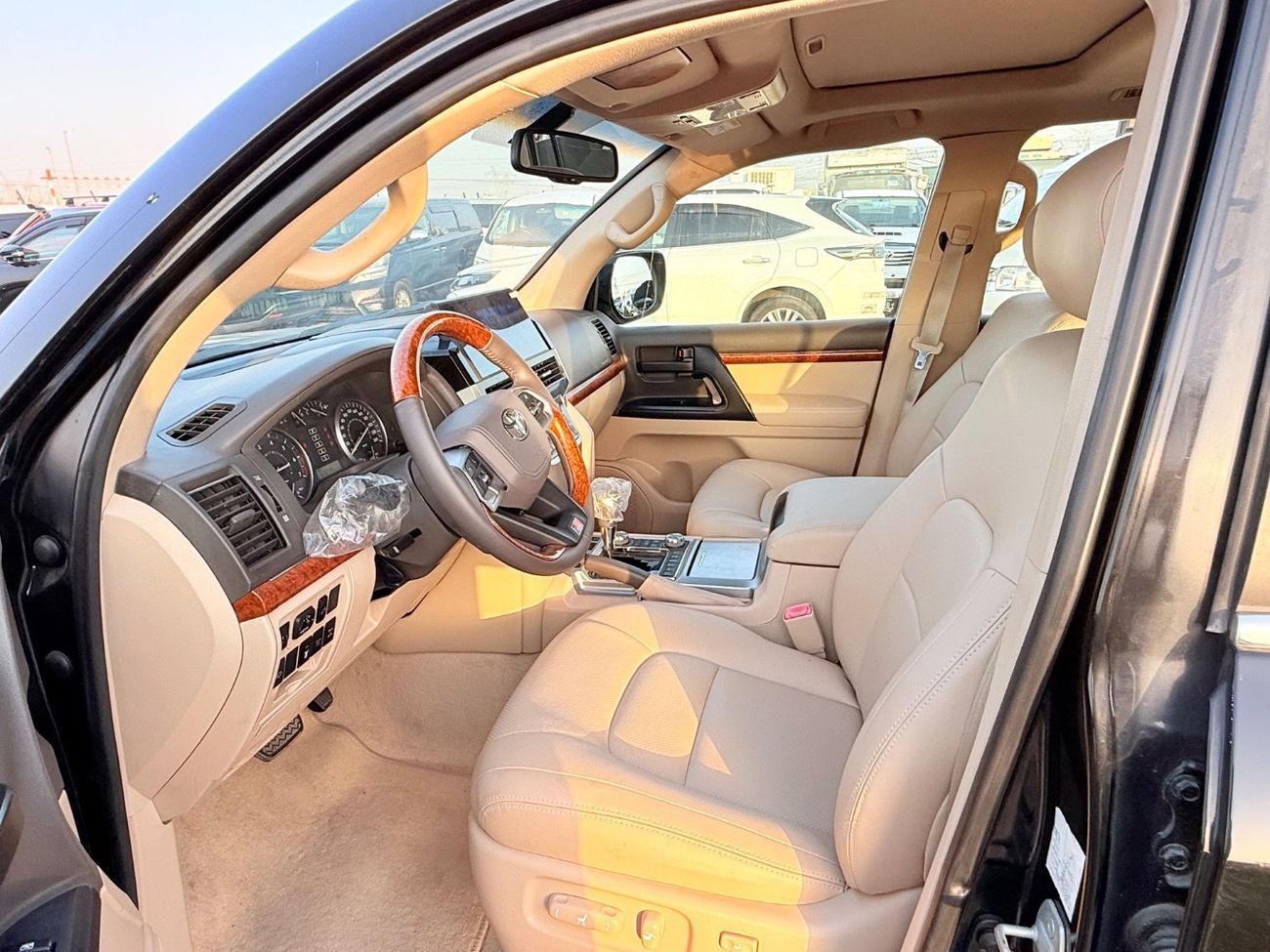 تويوتا لاند كروزر Toyota landcuriser GXR twin turbo V8 2014 upgrade 2025 full option Top the range