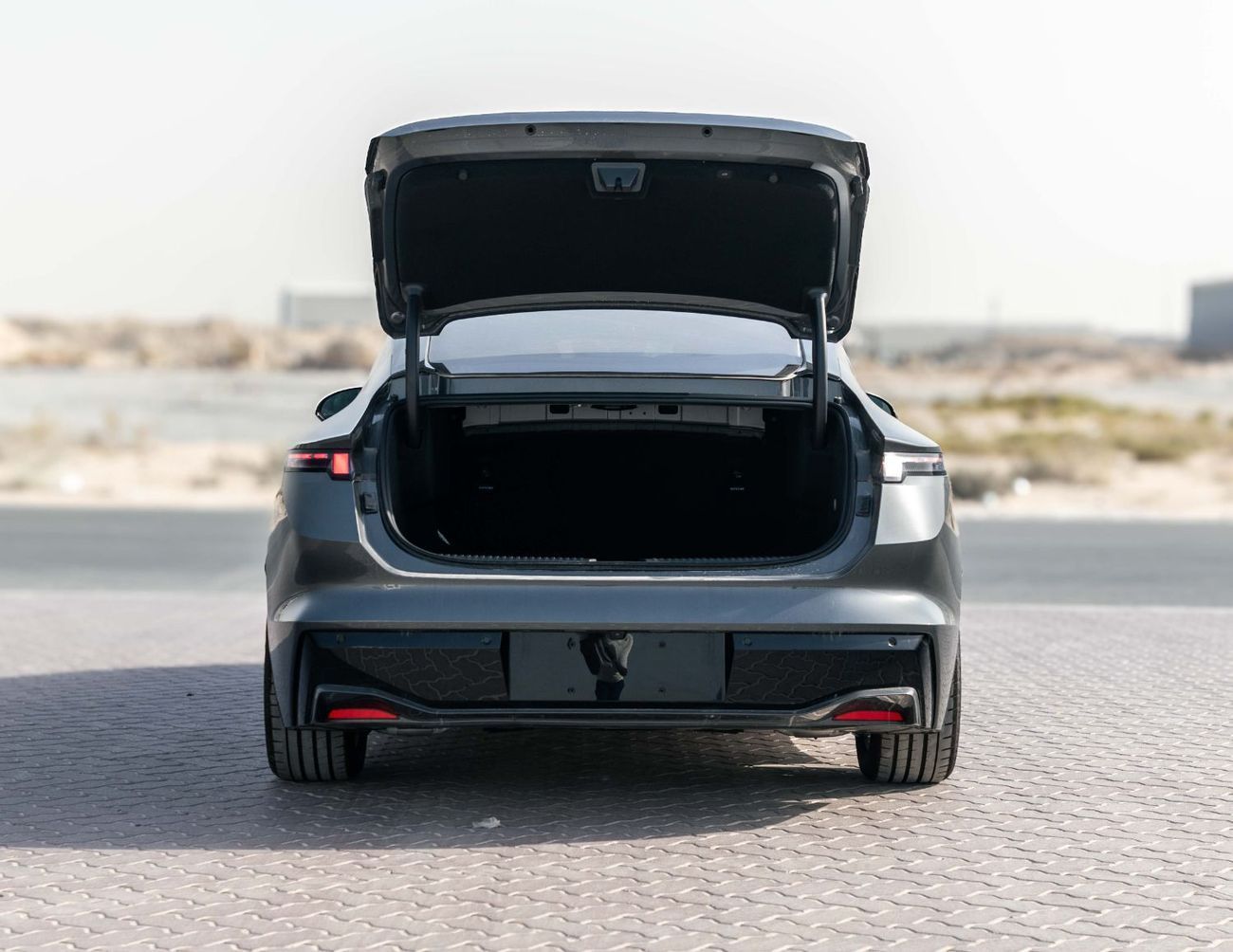 لينك أند كو Z10 2025 Lynk & Co Z10 Max - Fluid Grey Inside Beige