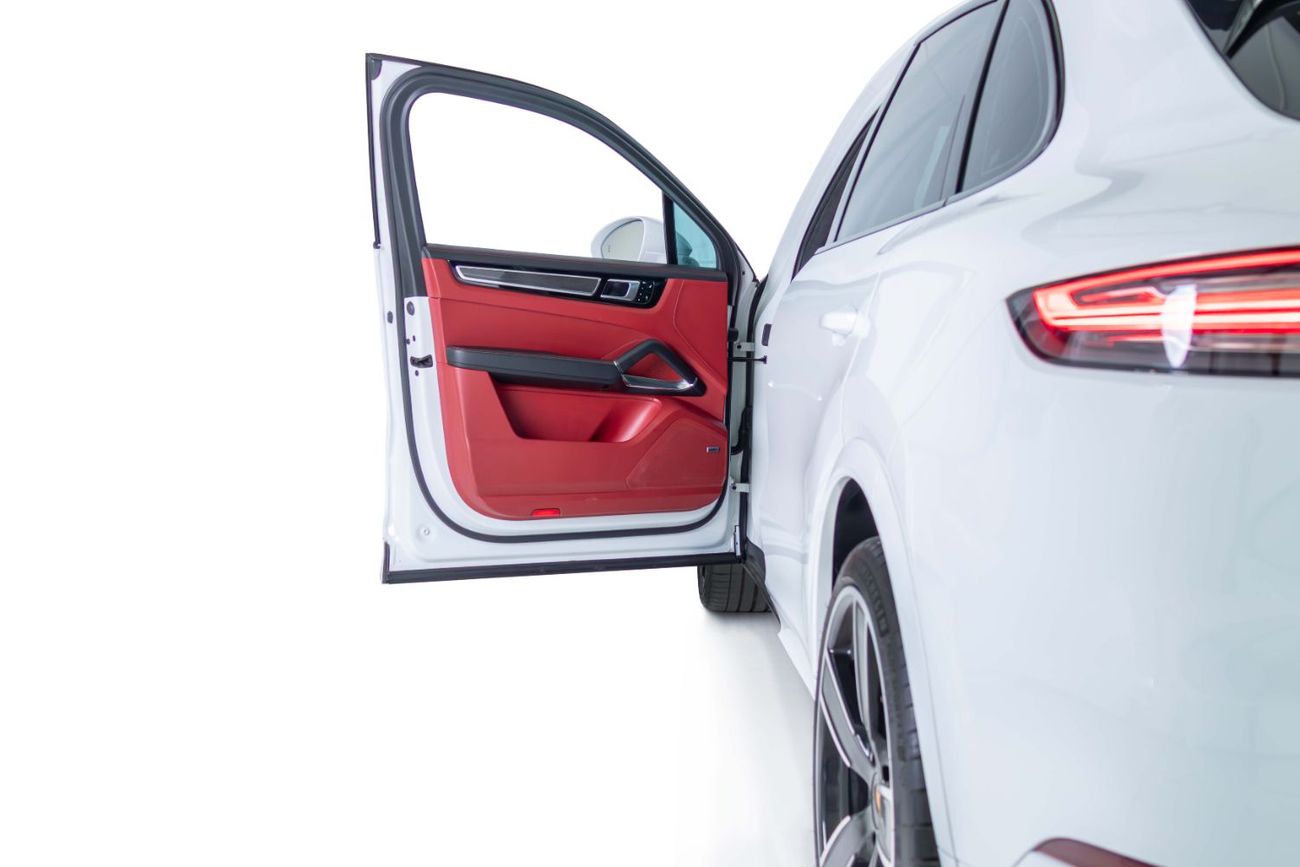 Porsche Cayenne Turbo 4.0L (550 HP) Special Order-Al Nabooda Warranty Until 10/2026-22 Inch Forged Rims