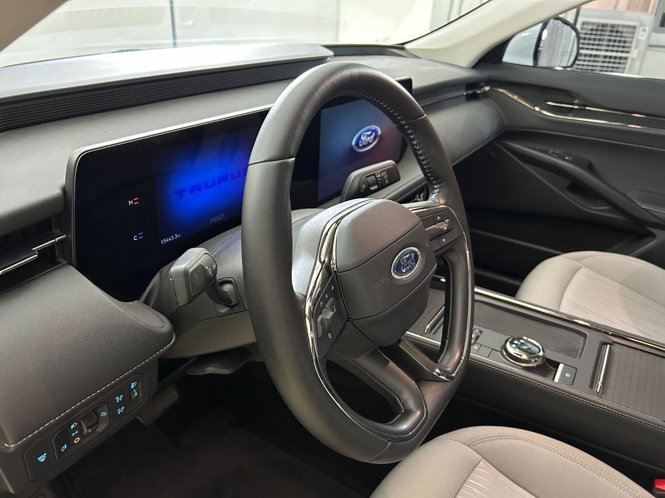 فورد توروس TPC1223 TAURUS AMBIENTE 2.0L GTDI AT CLTH