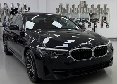 BMW 520i EXCLUSIVE PLUS GCC .. FSH .. Perfect condition .. 4 CYL .