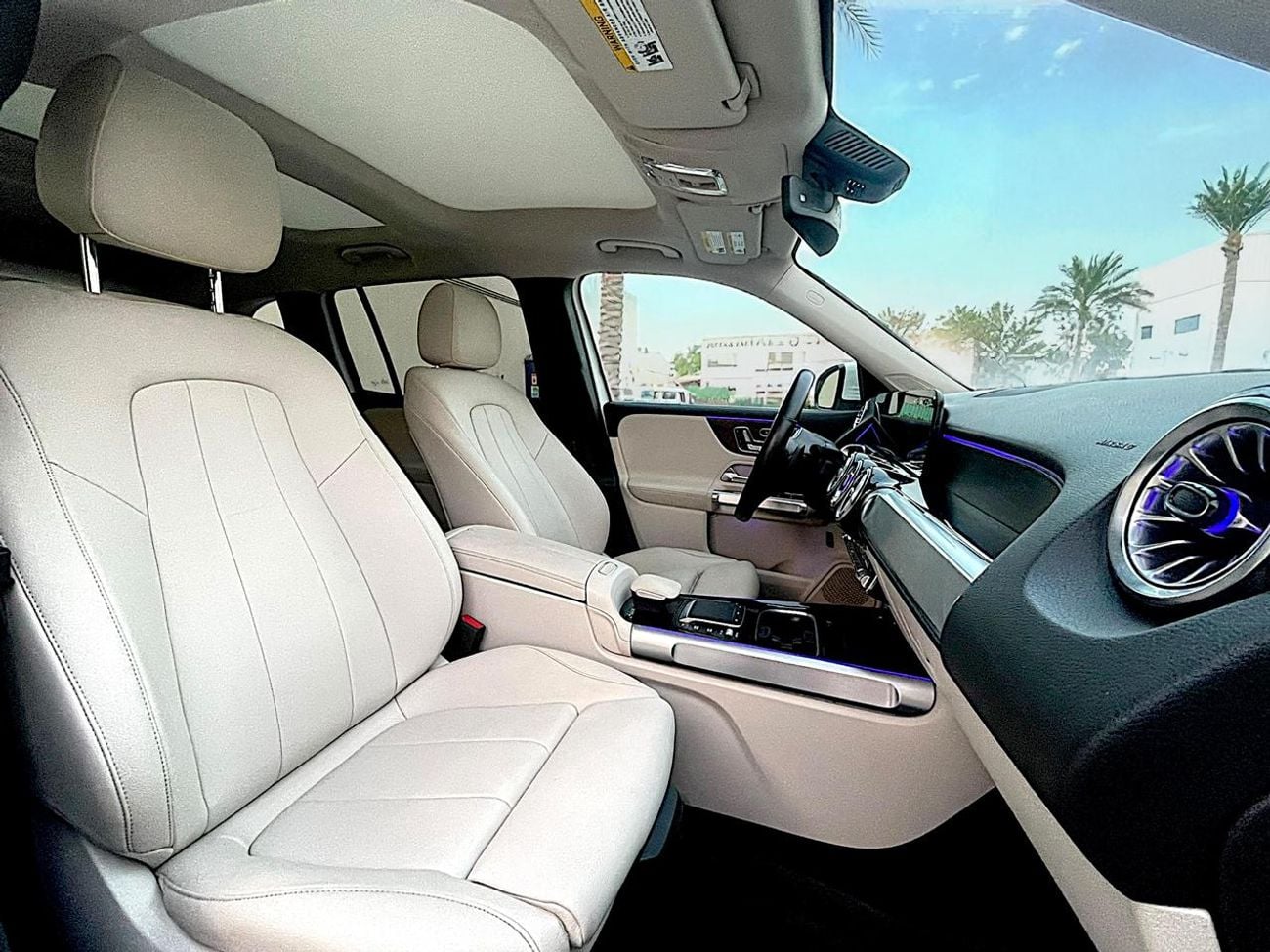 Mercedes-Benz GLB 250 4MATIC 2.0L (221 HP) AED 1,560 PM | MERCEDES GLB250 4MATICI 2023 | ORIGINAL PAINT | LOW MILEAGE| 0%