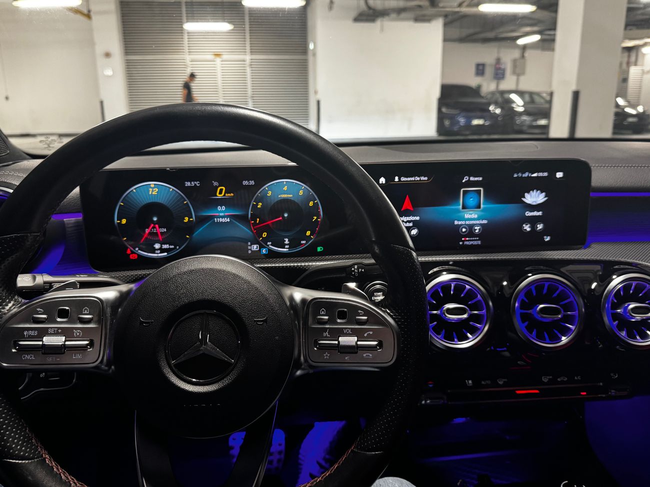 مرسيدس بنز A 250 Std 2.0L (224 HP)