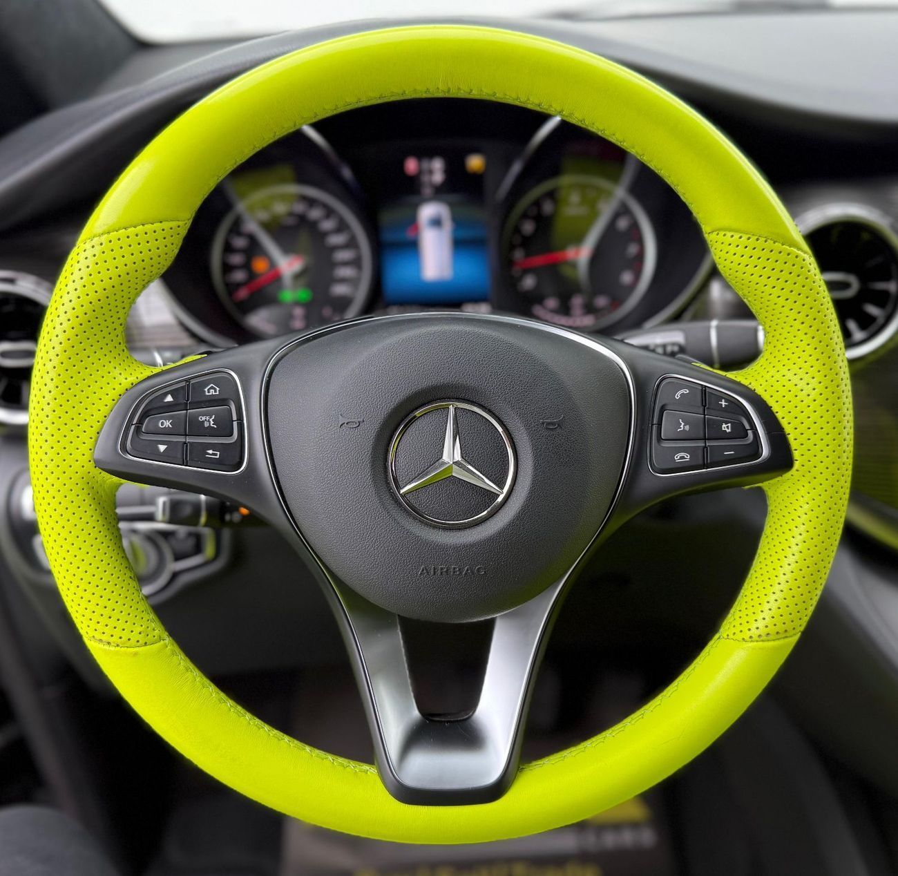 Mercedes Maybach V250 Maybach 2023 Mercedes Benz V250 Maybach Kit, 2028 Mercedes Warranty, Low Km, Excellent Condition, GCC