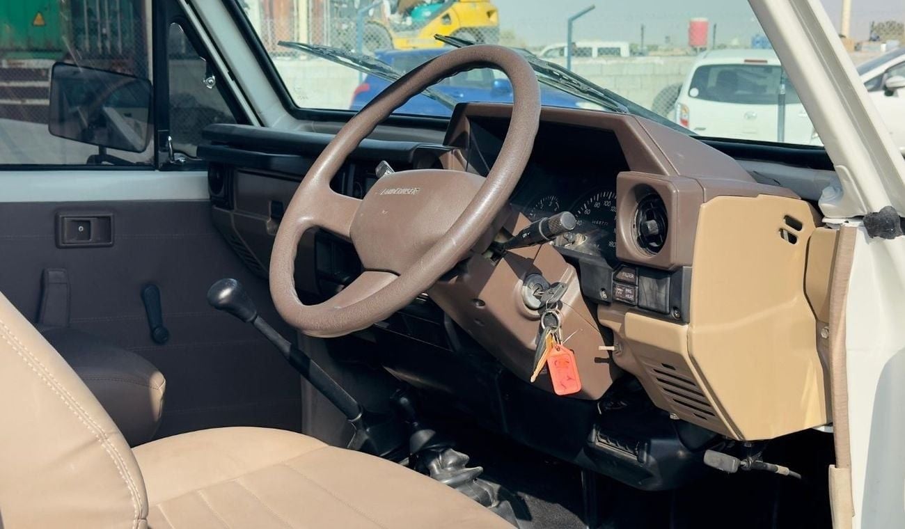 Toyota Land Cruiser Pick Up SINGLE CABIN | RHD | 1990 MODEL | 4.0L DIESEL ENGINE | MANUAL TRANSMISSION | JFT0241