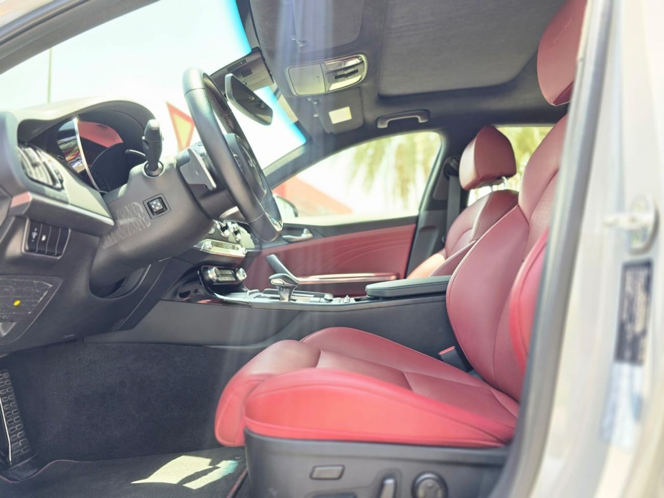 كيا ستينجر Std 2.0L Sportback V4 fully loaded GCC UNDER WARRANTY AND SERVICE CONTACT