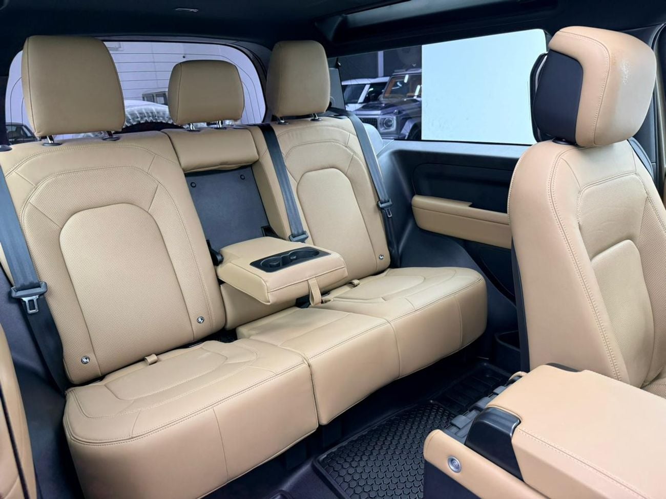لاند روفر ديفندر 90 X-DYNAMIC HSE P400 2025 Land Rover Defender X Dynamic 90 HSE P400, 2030 LR Warranty + Service Pack, Very Low Km, GCC