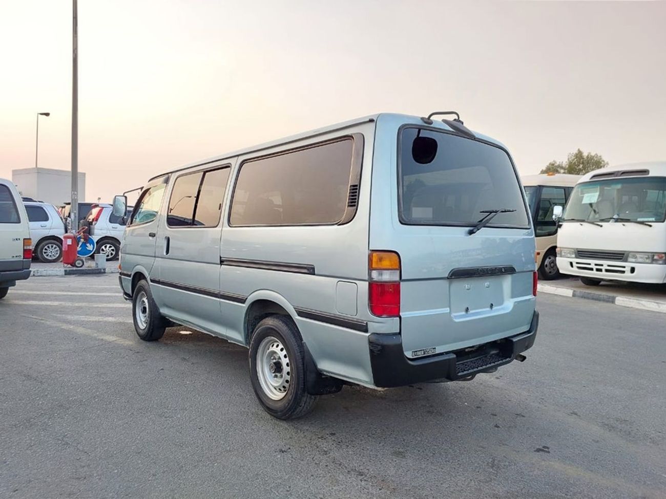 Toyota Hiace TOYOTA HIACE VAN RHD 1999 MODEL 2.0 L PETROL MANUAL(PM52852)
