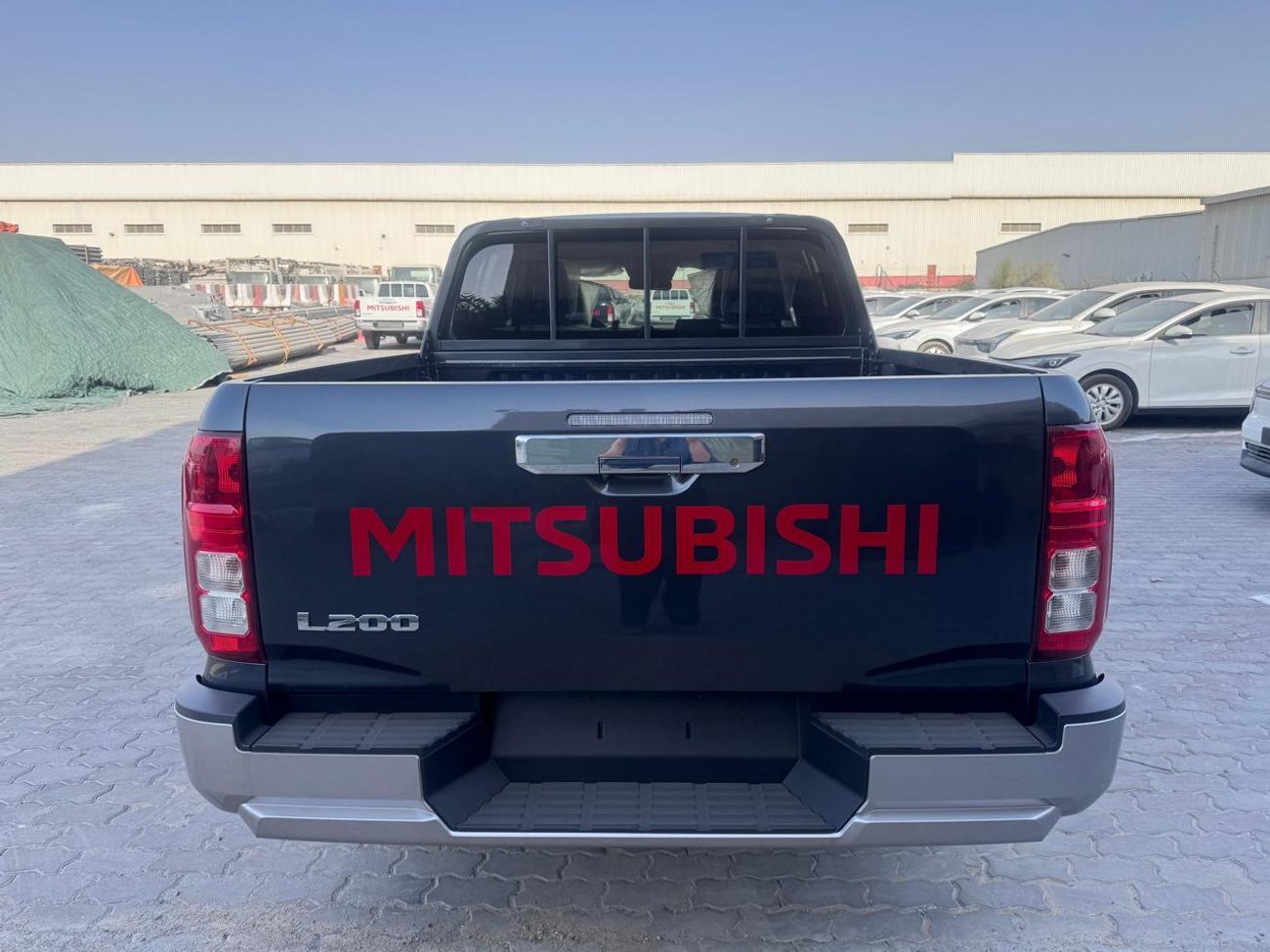 Mitsubishi L200 MITSUBISHI L200 Petrol Double Cabin 4WD 5MT 2.5L GLX - Basic Option _Grey