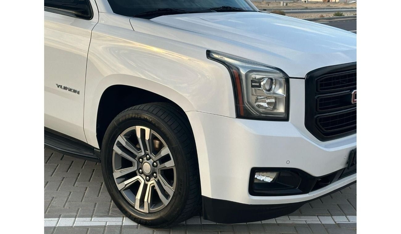 GMC Yukon SLE 5.3L 4WD (8 Seater) GMC YUKON 2017 GCC ORGINAL PAINT // ACCIDENT FREE // PERFECT CONDITION