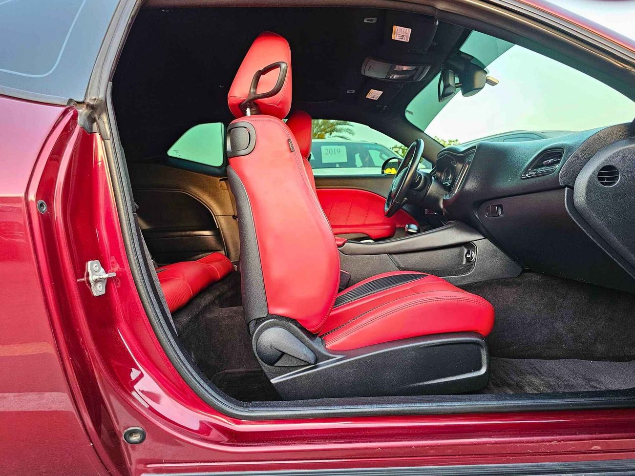 Dodge Challenger SXT/ V6/ ORG AIRBAG/ LEATHER/ DVD CAMERA/ PUSH START/ 696 MONTHLY / LOT# 24996