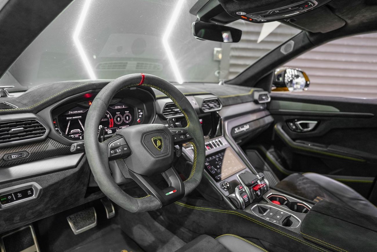 لامبورغيني اوروس 4.0T V8 Performante Arkapovic Exhaust, Carbon Fiber Package, Lamborghini Warr + Serv!