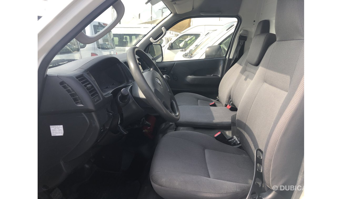 تويوتا هاياس Toyota Hiace Highroof chiller van 2016. Excellent condition