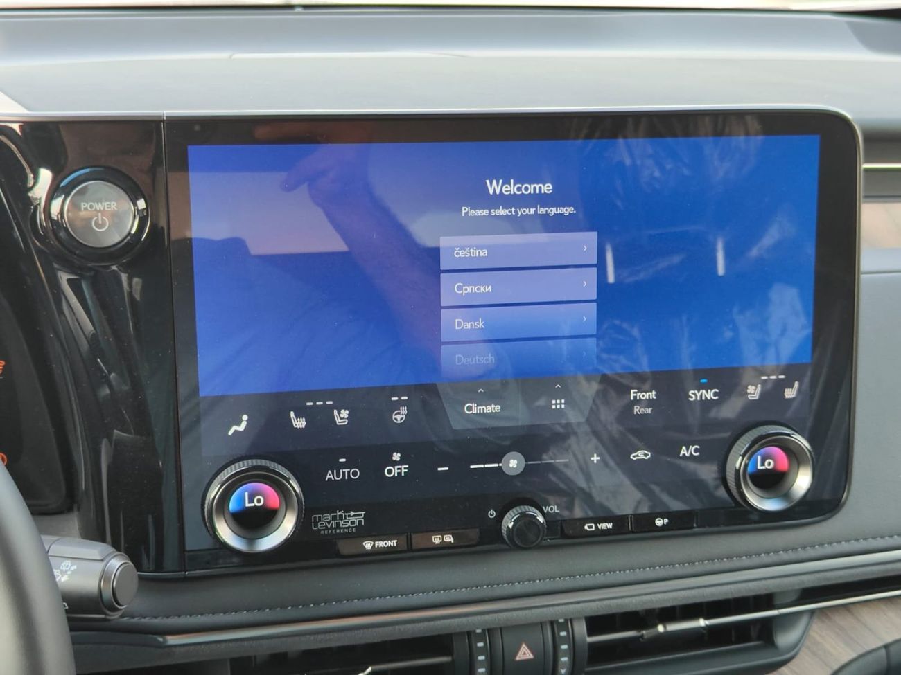 Lexus LM 350h 2025 Lexus LM350h VIP 4-Seater 2.5L 4-Cyl Hybrid A/T Export Only