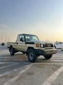 Toyota Land Cruiser Pick Up Std 4.0L Single Cab Utility 4WD
