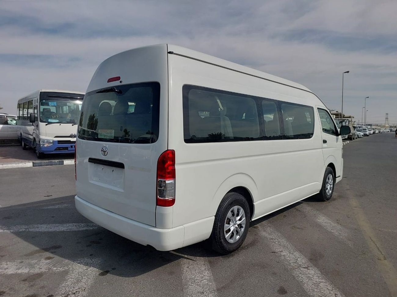 تويوتا هاياس TOYOTA HIACE COMMUTER VAN RHD 2015 MODEL 3.0 L DIESEL AUTOMATIC(PM23061)