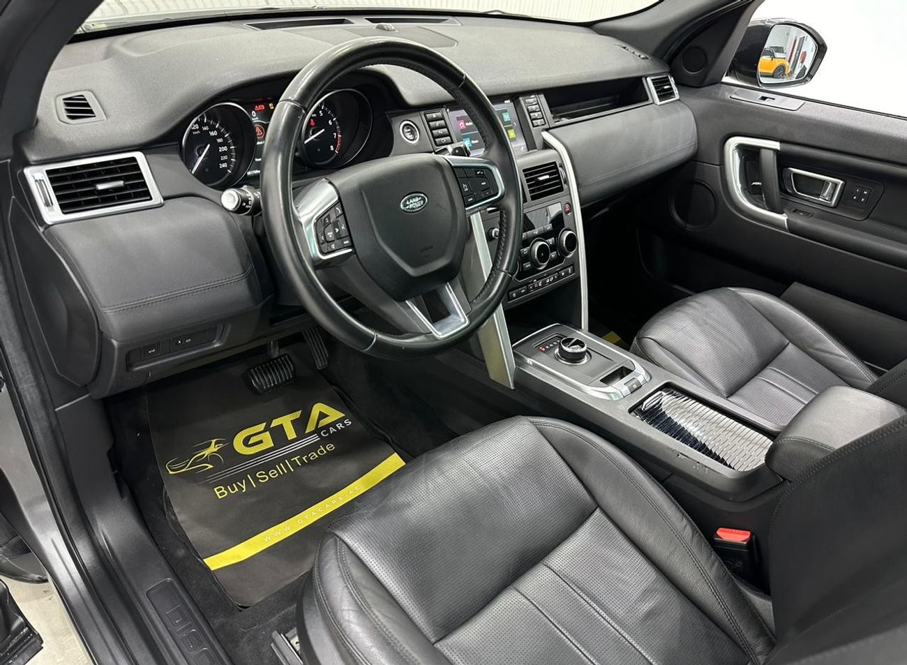 Land Rover Discovery Sport Si4 HSE 2018 Land Rover Discovery Sport HSE, 1 Year Warranty, Al-Tayer Full Service History, GCC