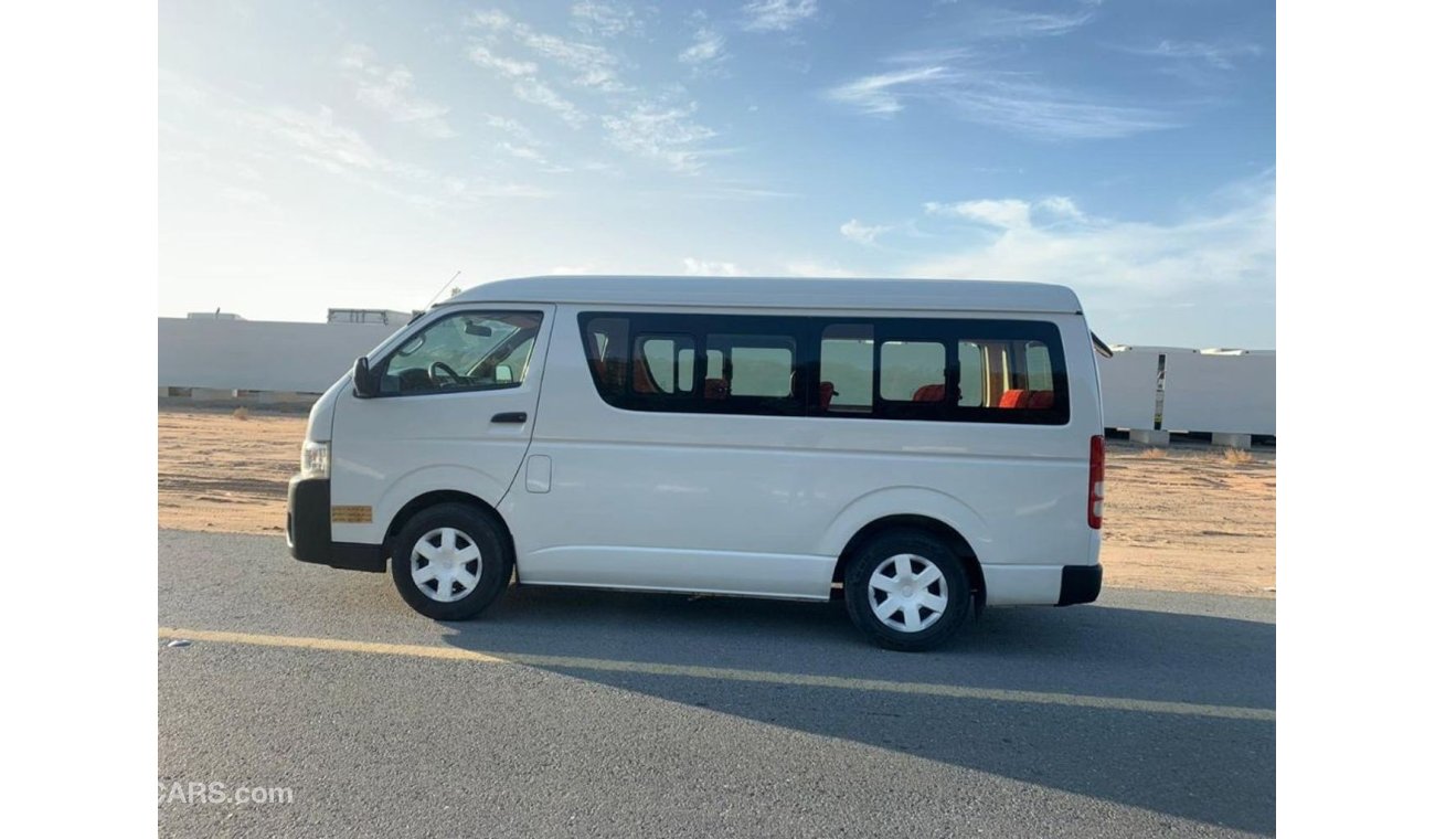 Toyota Hiace Toyota haice 2015 gcc 15 seats for sale