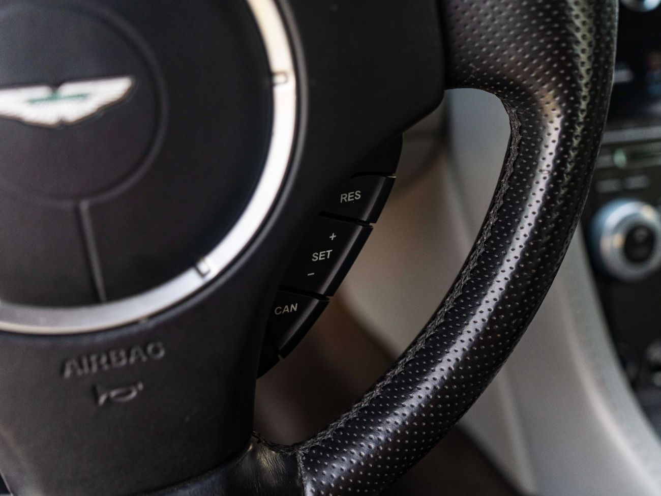 أستون مارتن فانتيج V8 4.7L