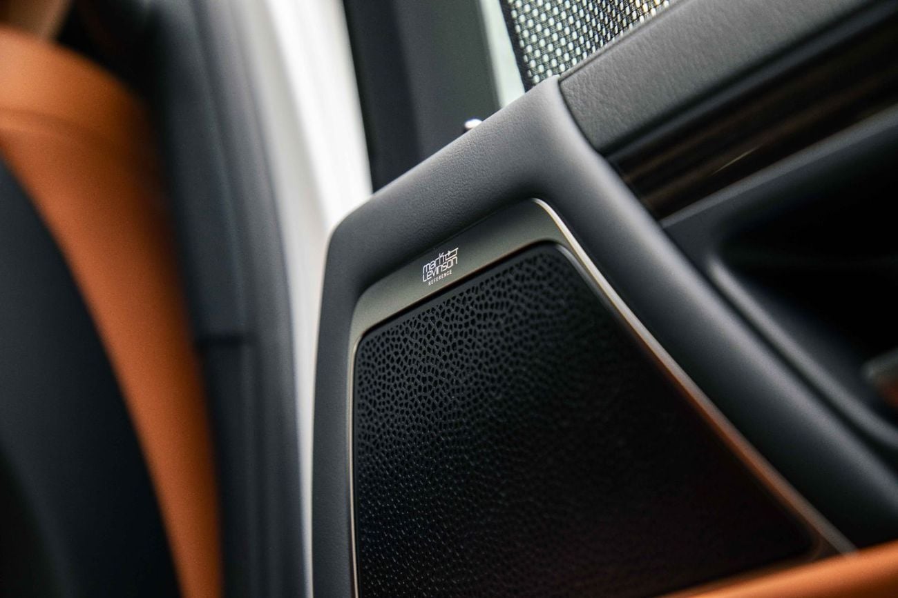 لكزس LX 700h VIP 3.5L - Graphite Black Inside VIP Sun Flair | Export Only