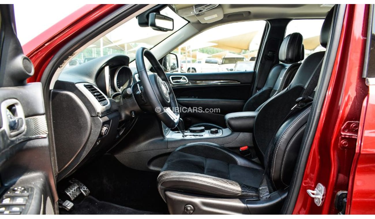 Jeep Grand Cherokee Jeep Grand Cherooke 2013 6.4 SRT Gcc Specefecation Very Clean Inside And Out Side Without Accedent N