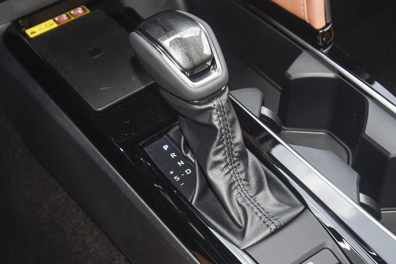 تويوتا كامري China's top-tier dual-engine 2.5HG Premium Edition