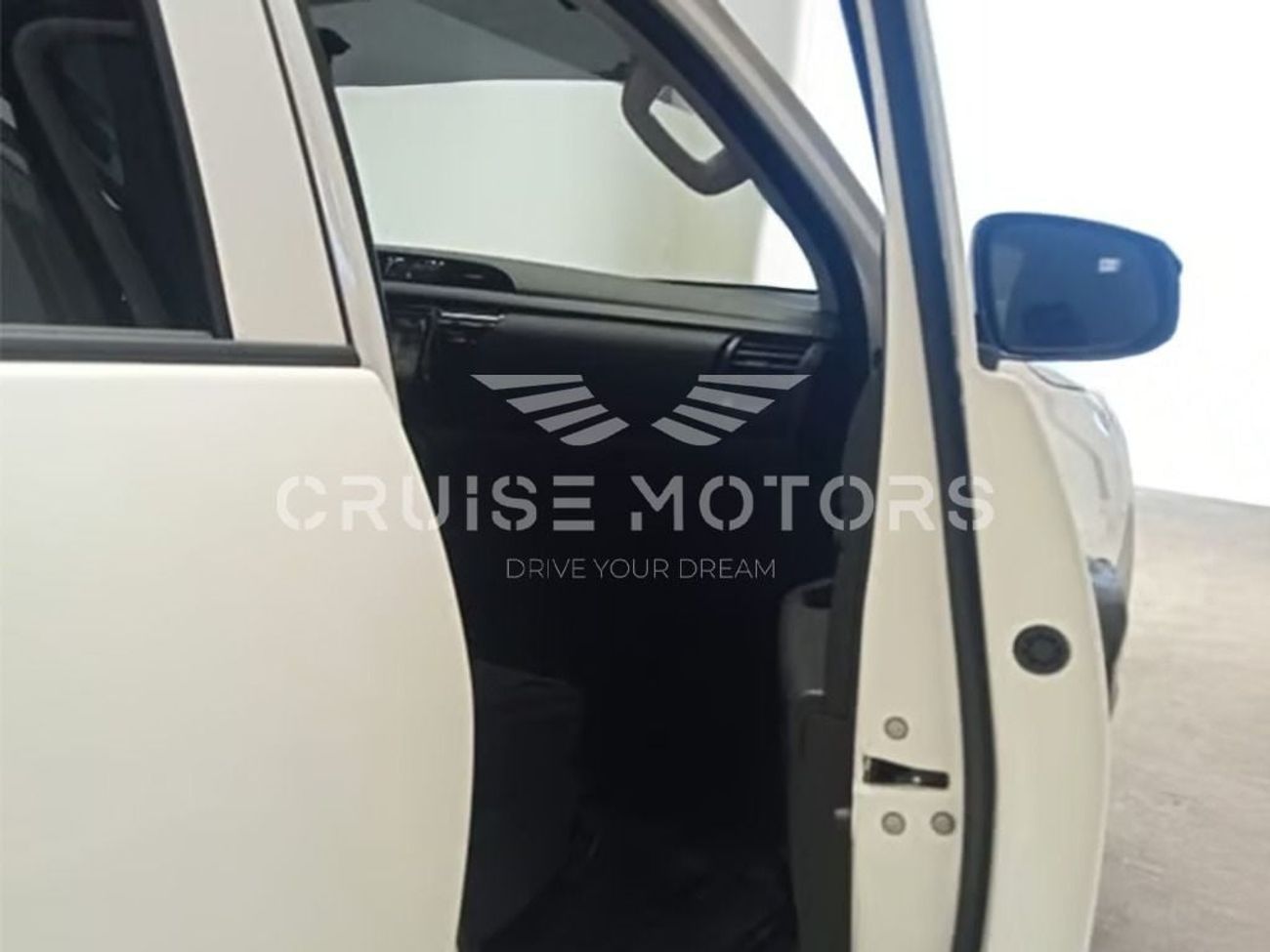 Toyota Hilux Double Cabin J - Manual - 2.4 L - diesel - SUV - 4x4 - 5 Seats - 4 Door