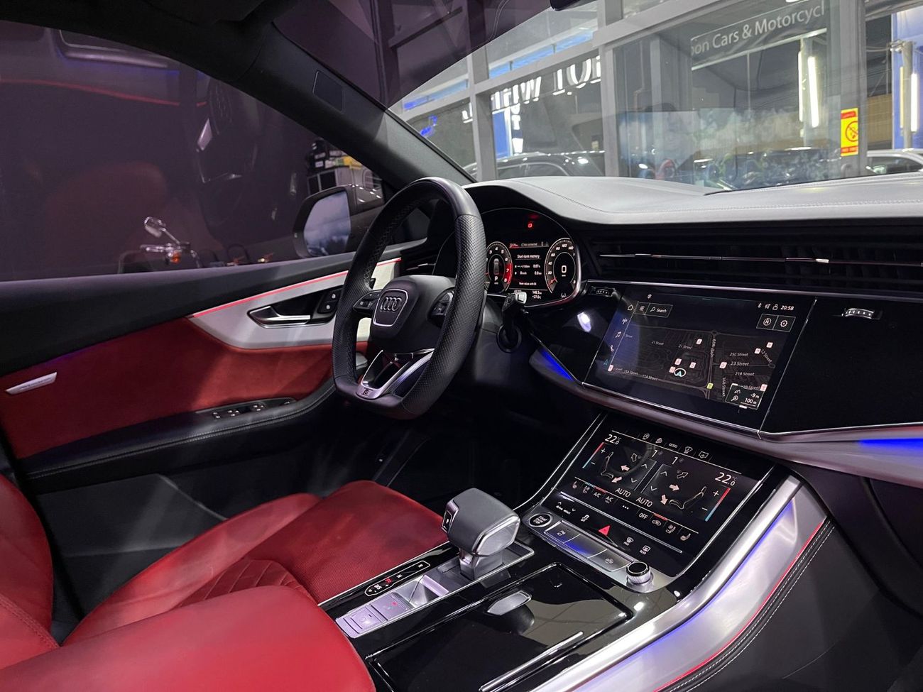 أودي Q8 55 TFSI quattro S-Line sports & Black Gloss package 3.0L (340 HP)