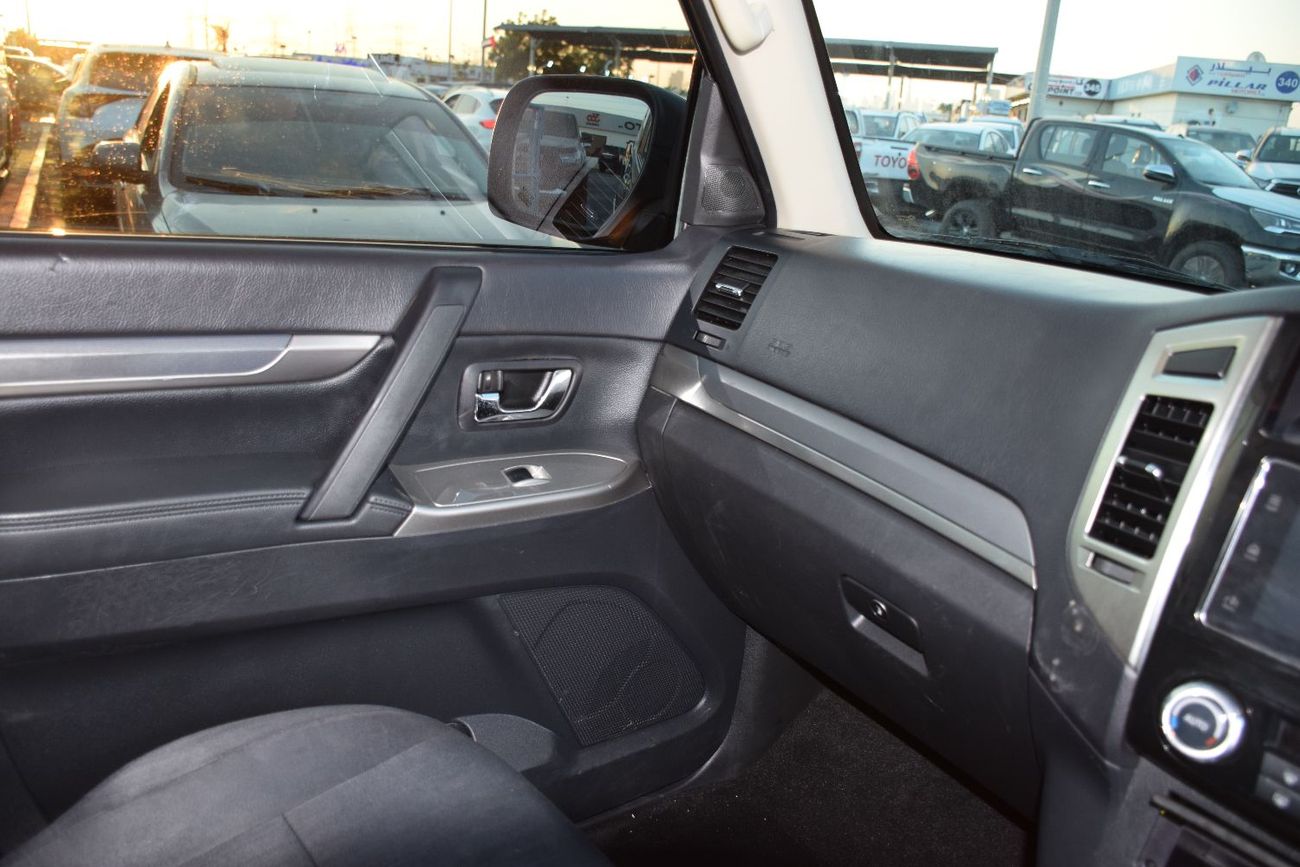 ميتسوبيشي باجيرو Right Hand (Diesel 3.2L)