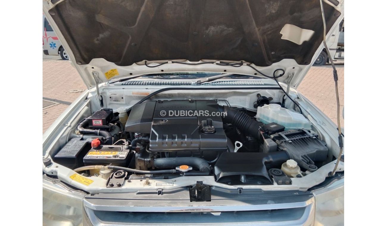 Mitsubishi Pajero MITSUBISHI PAJERO RIGHT HAND DRIVE(PM02873)