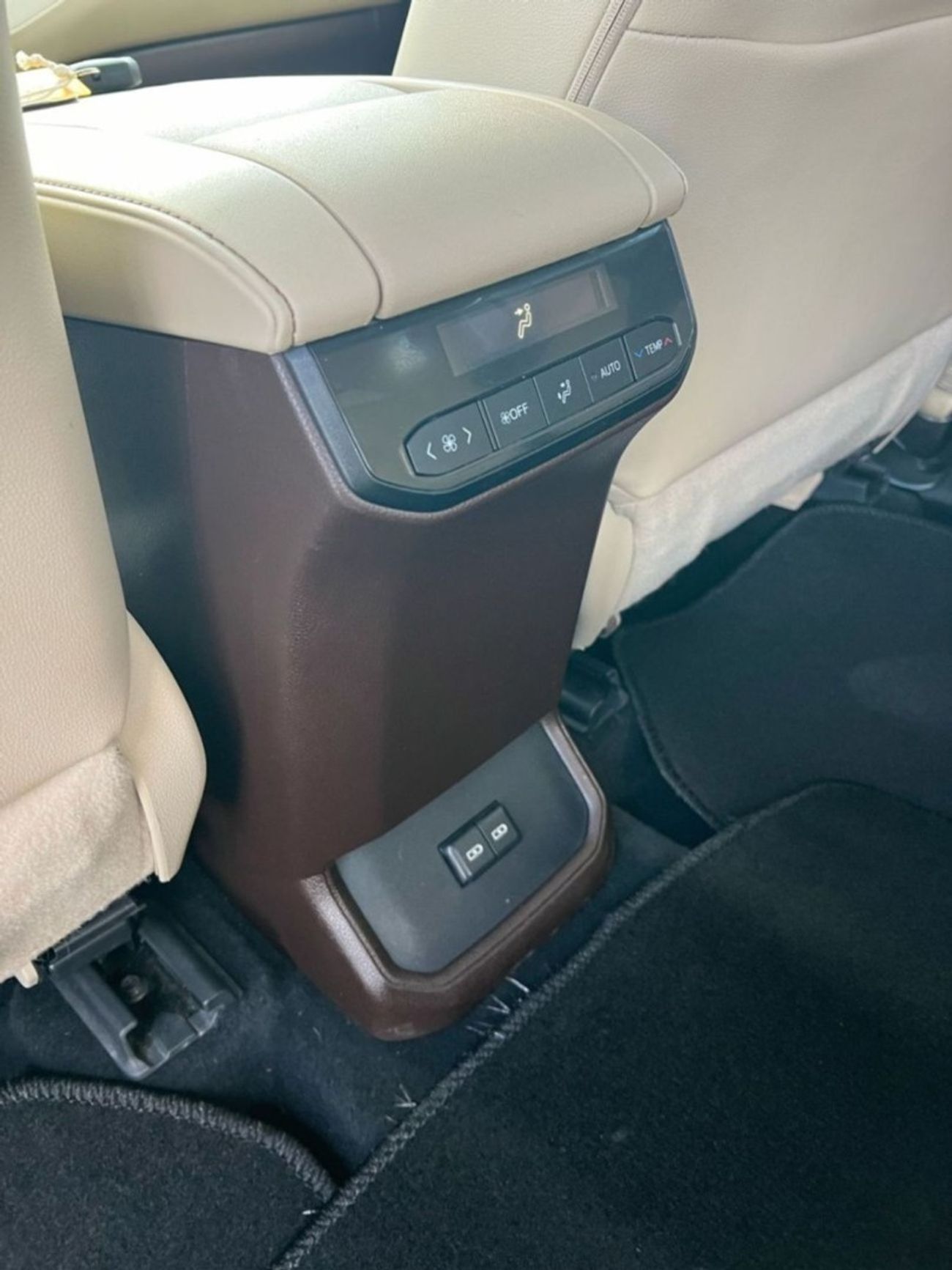 تويوتا هايلاندر 2022 TOYOTA HIGHLANDER XLE   3.5L V-6 //   4 WHEEL DRIVE 4X4 // SUNROOF //  PUSH START   // LEATHER