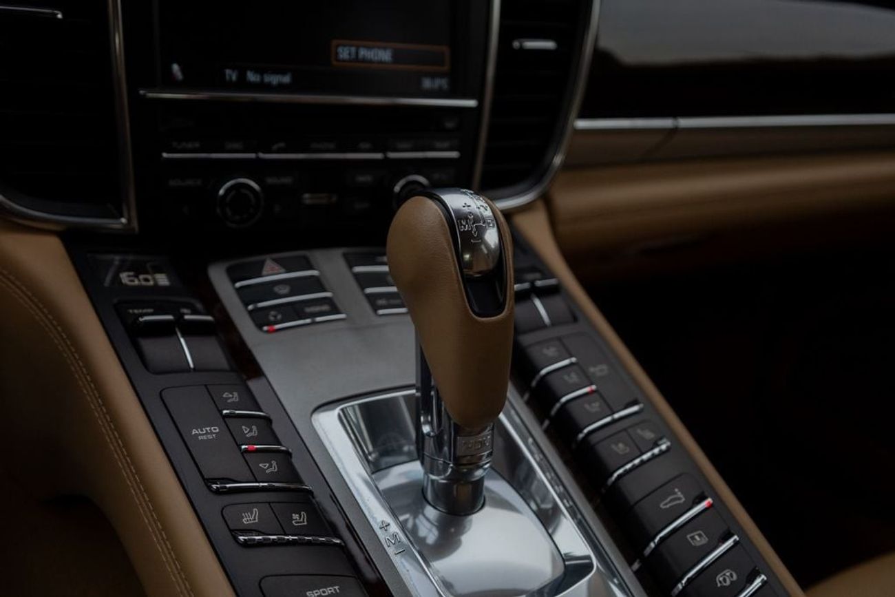 بورش باناميرا Porsche Panamera Turbo (LOWEST MILEAGE) 2010 GCC.