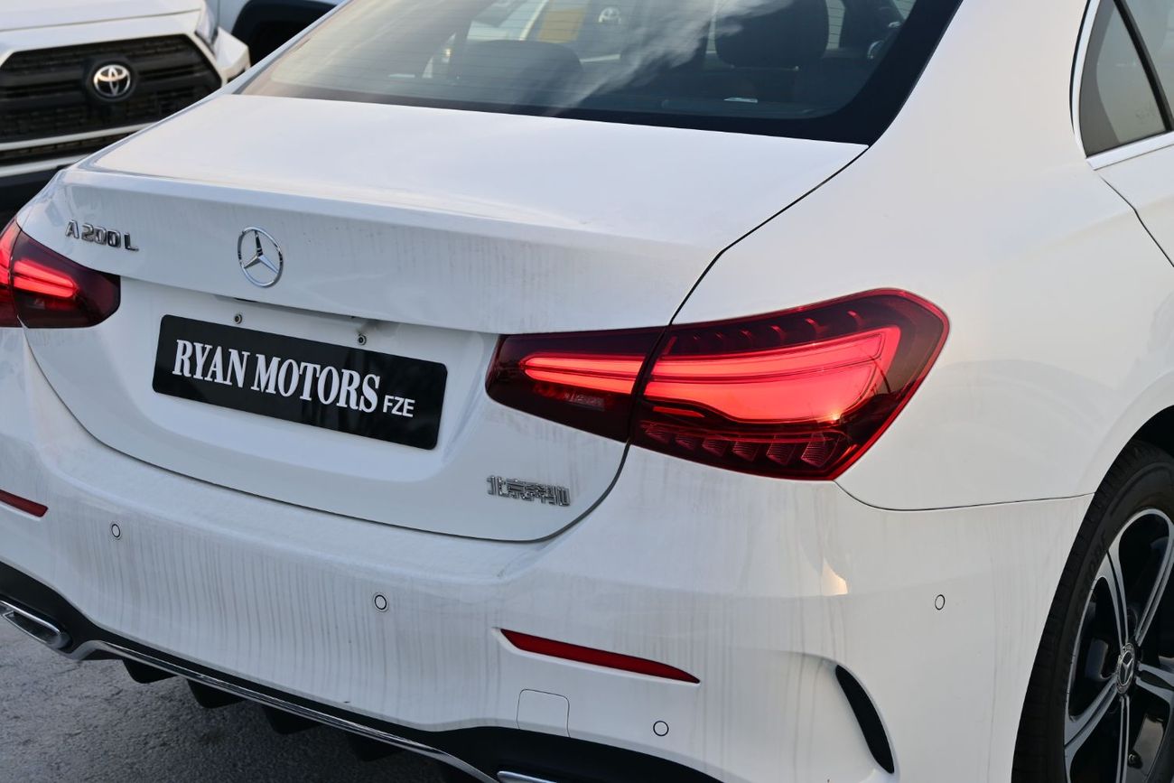 مرسيدس بنز A 200 Mercedes-Benz A200L 1.3L Turbo Petrol, Model 2025 Color White