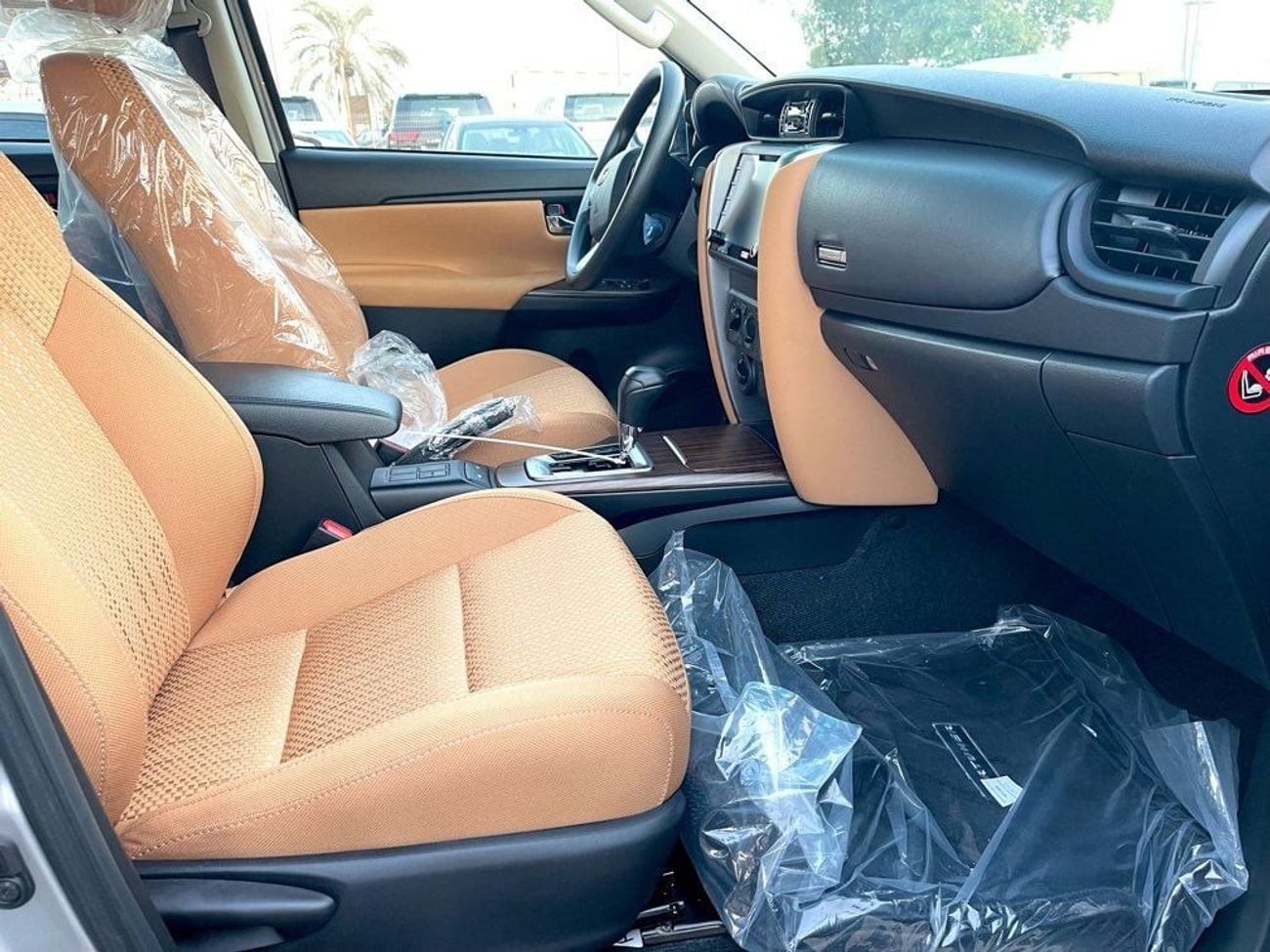 Toyota Fortuner 2022 - 2.7L Petrol, Alloy Rims, DVD Camera, Rear A/C, Four Wheel Drive