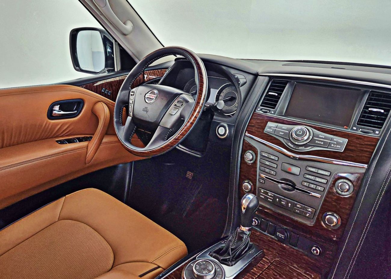 Nissan Patrol LE PLATINUM 5.6L V8 engine 7-speed automatic transmission