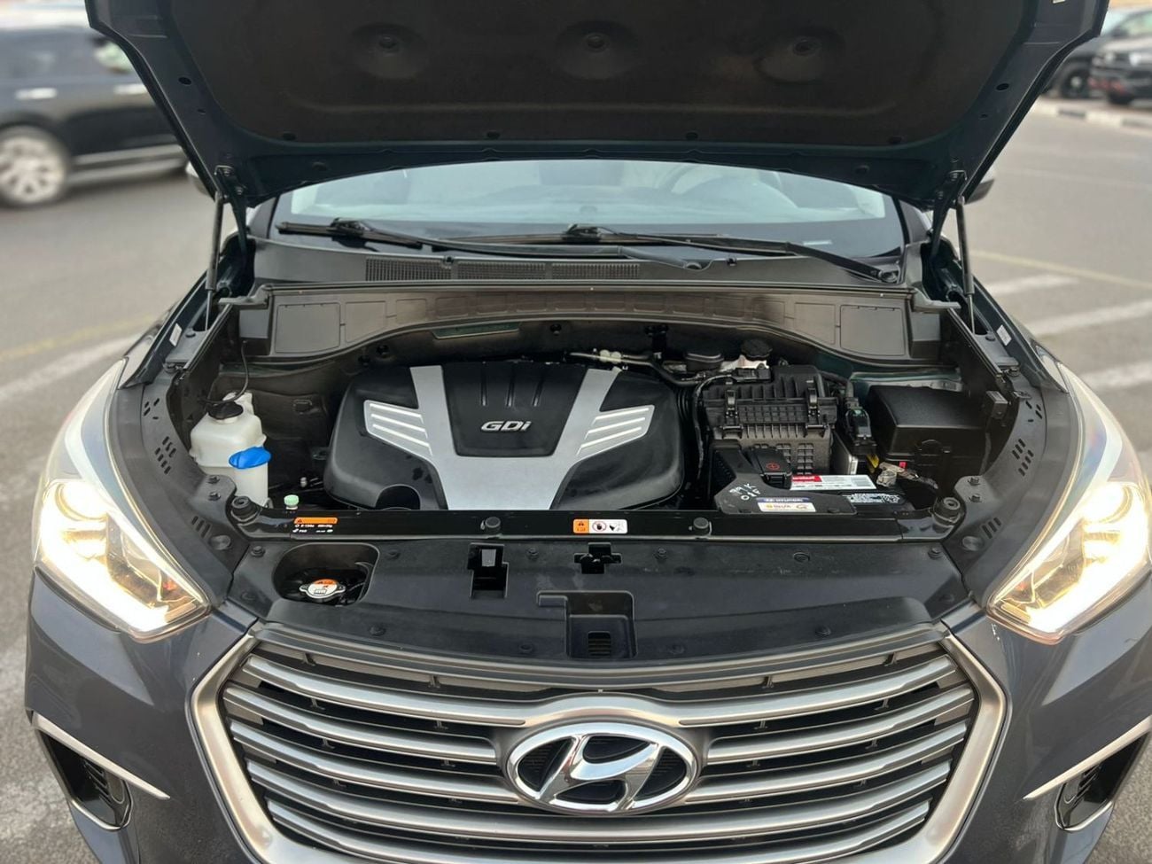 Hyundai Santa Fe STD (NON GCC) 2019 Hyundai Santa Fe - 3.3L V6 - Apple & Android Play - 7 Seater - 42000 Mileage - 41999 AED