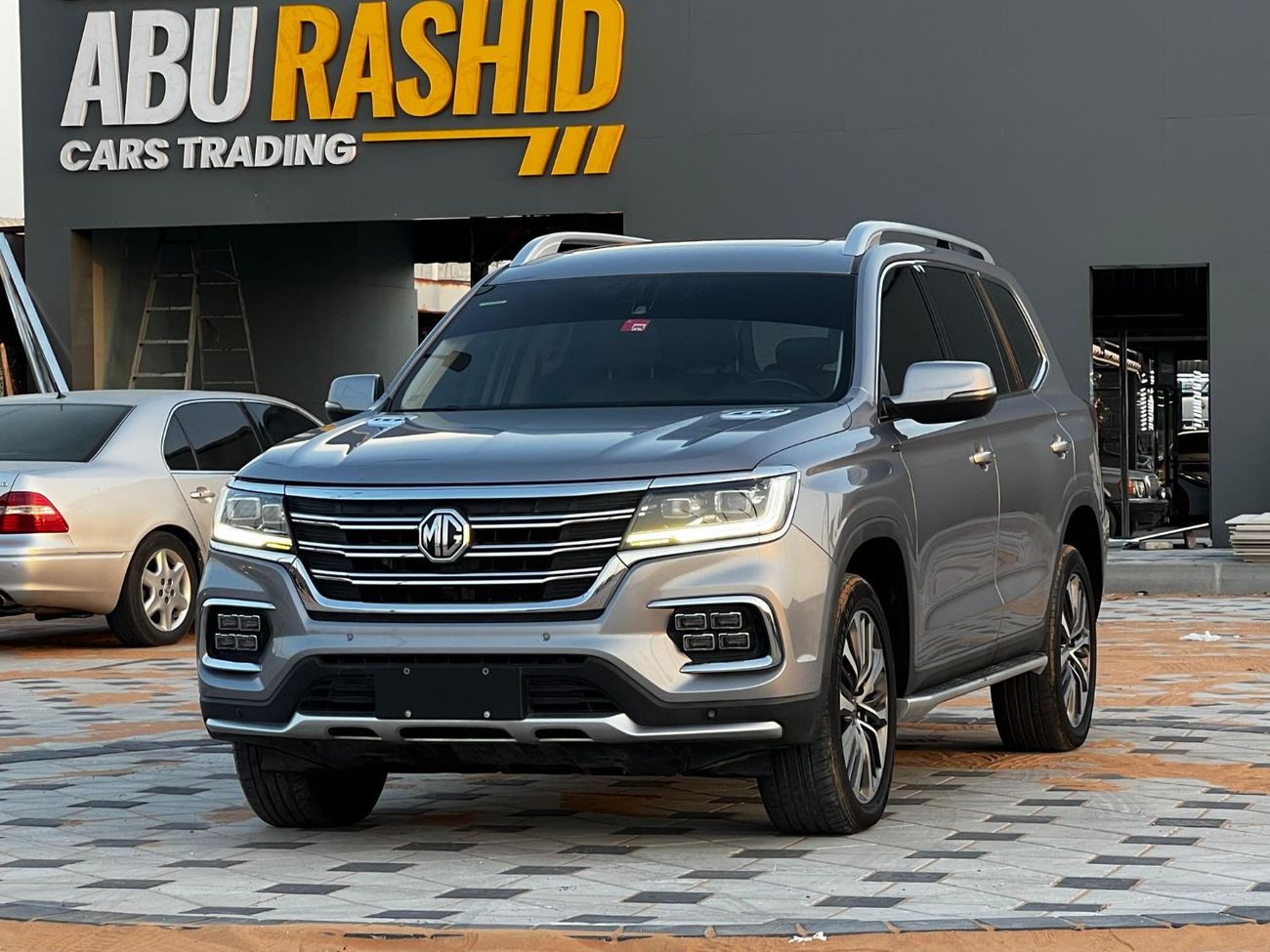 أم جي RX8 لاكجري