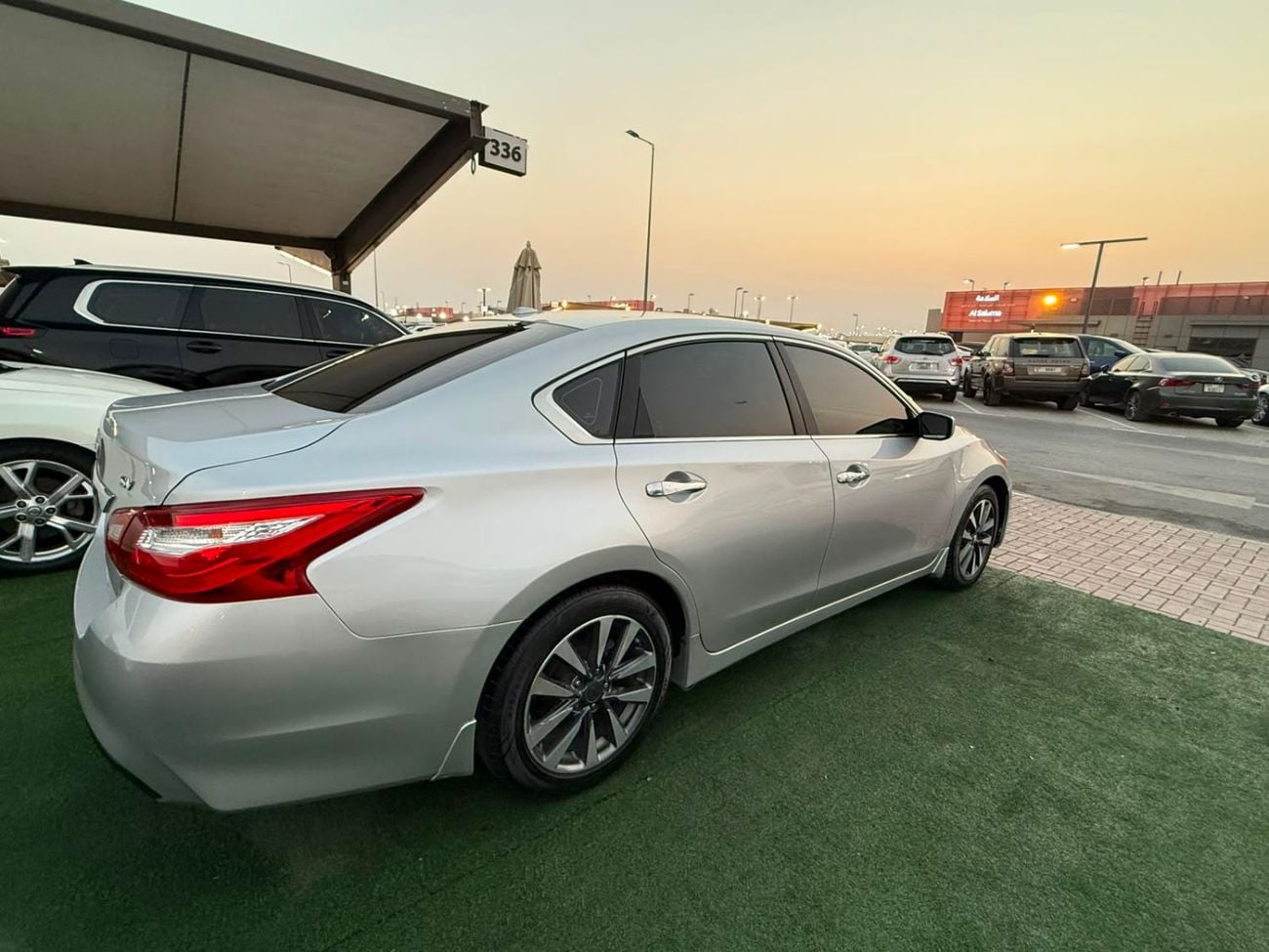 Nissan Altima SV Top-of-the-line trim, excellent condition