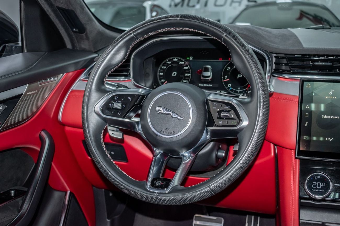 Jaguar F-PACE SVR