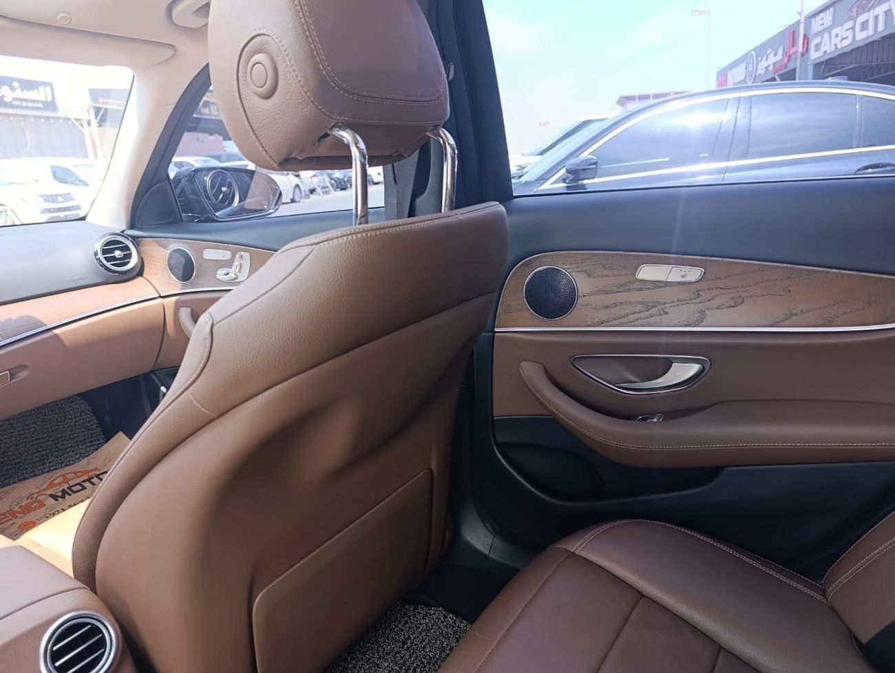 مرسيدس بنز E300 Premium + 2.0L