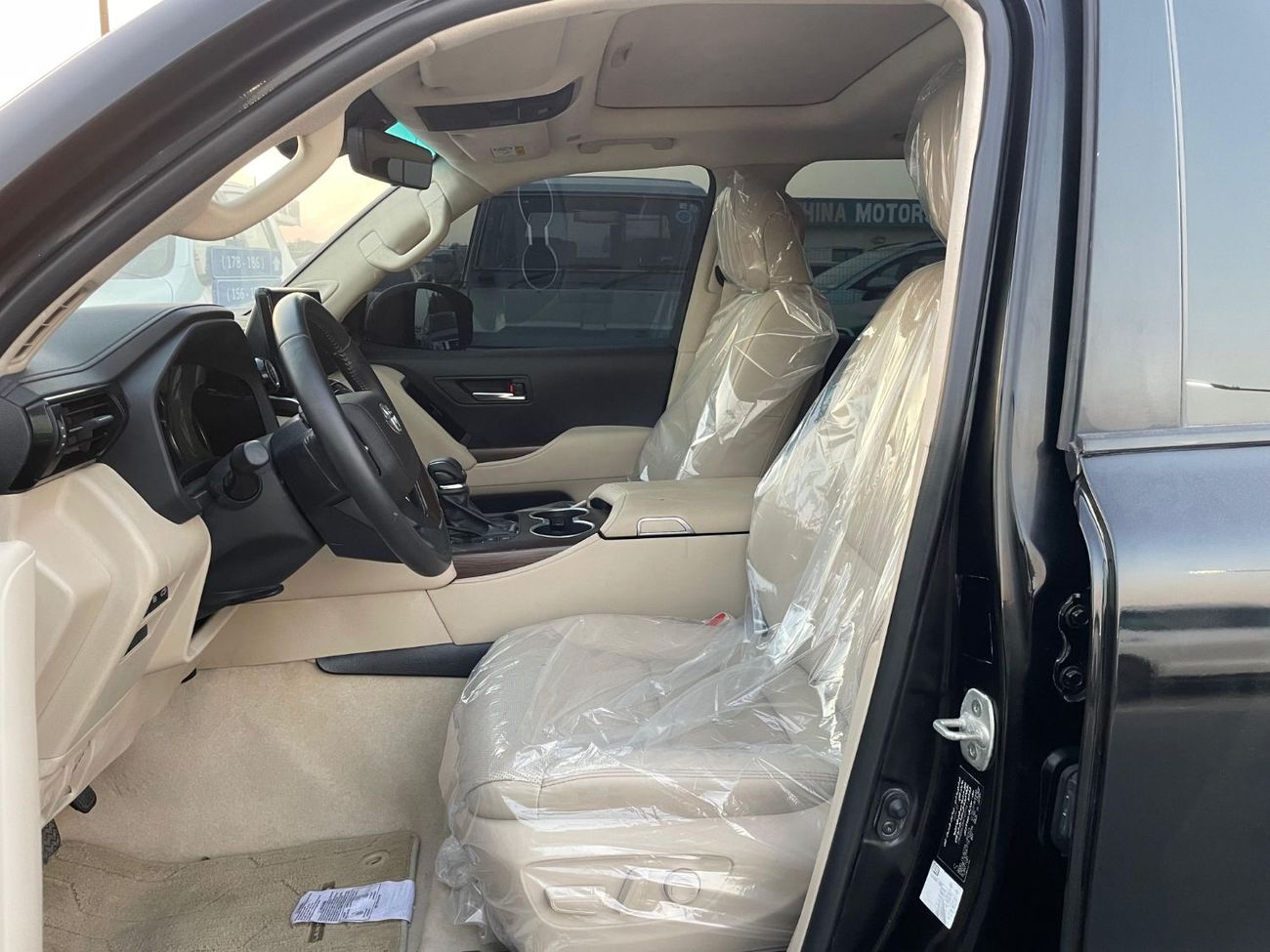 تويوتا لاند كروزر Toyota landcruise 2024 Model GXR 4.0L colour Black Transmission Automatic Interior Beige 7seats leat