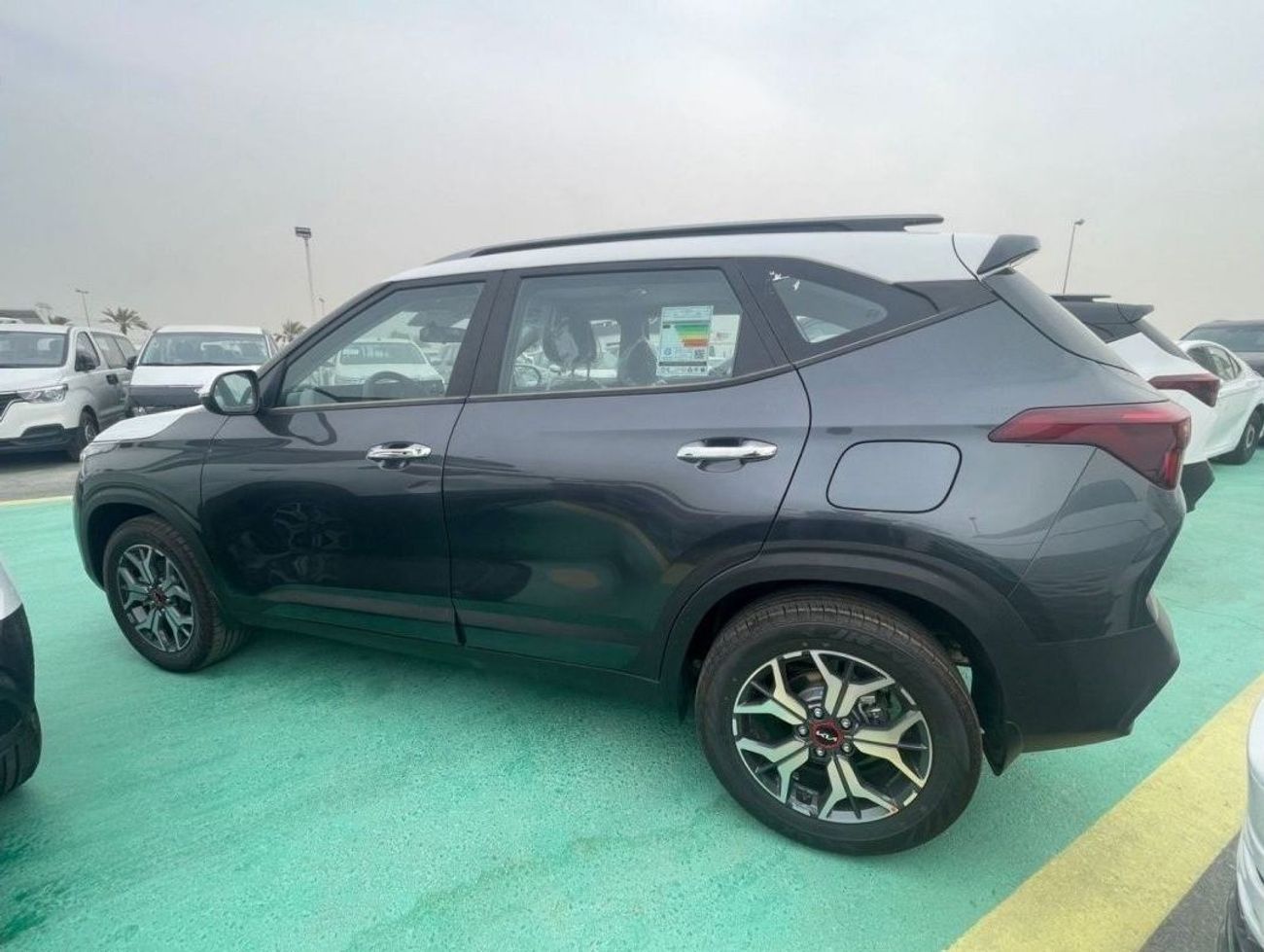 Kia Seltos 1.6 engine   with sun  roof push start 2024