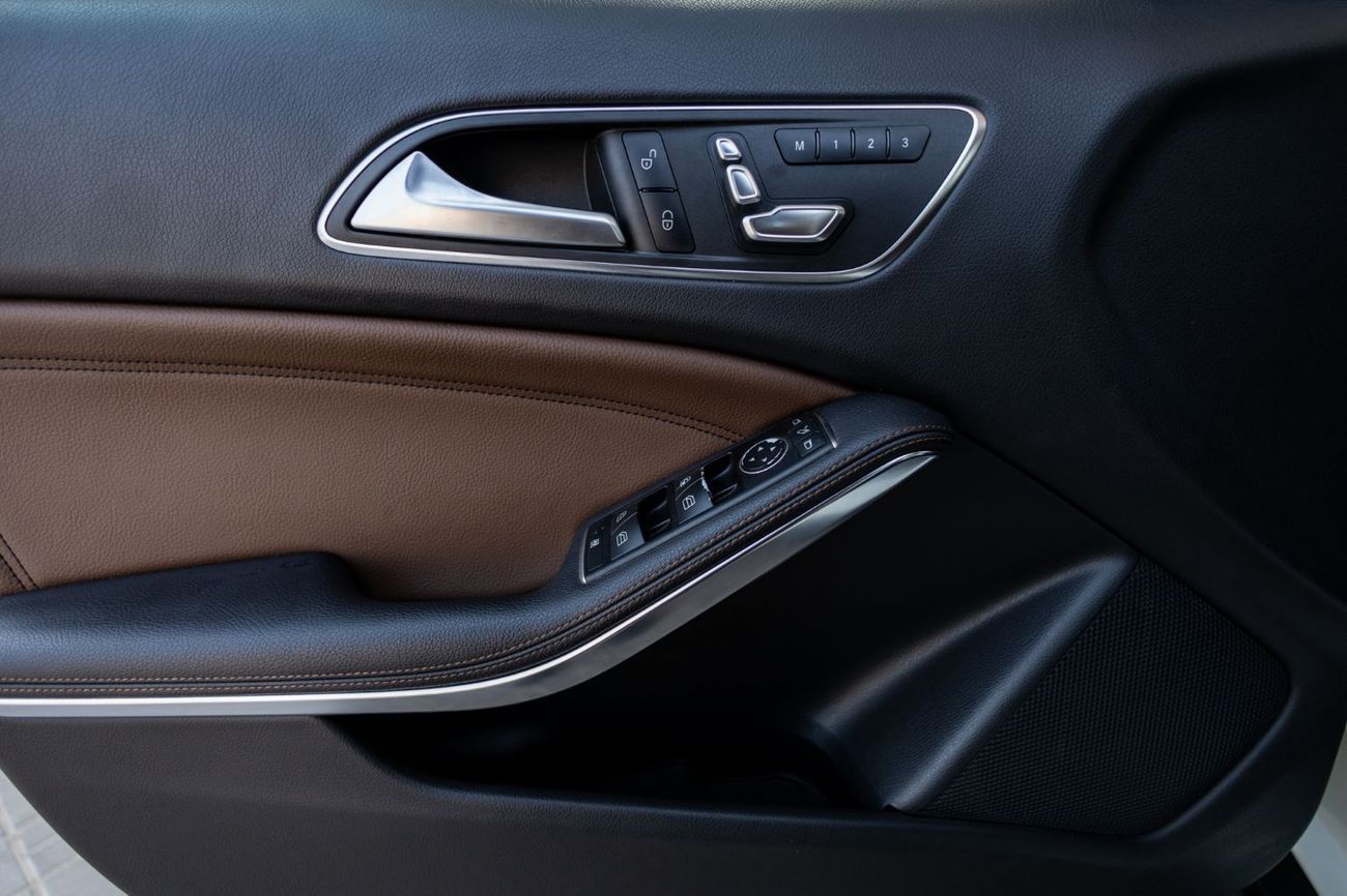 Mercedes-Benz GLA 250 Std 2.0L (211 HP)