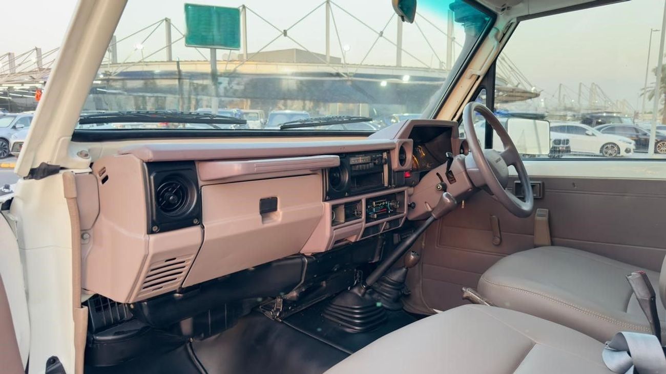 Toyota Land Cruiser Pick Up SINGLE CABIN | MANUAL TRANSMISSION | 4.2L DIESEL ENGINE | BULL BAR