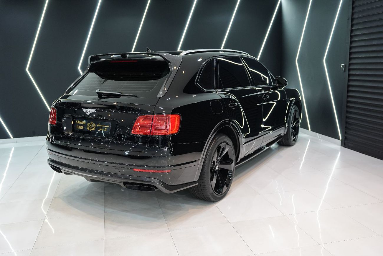 Bentley Bentayga 2018 Bentley Bentayga W12, Carbon Fiber Exterior, Rear-Seat Entertainment/Picnic Tables, GCC Specs!!